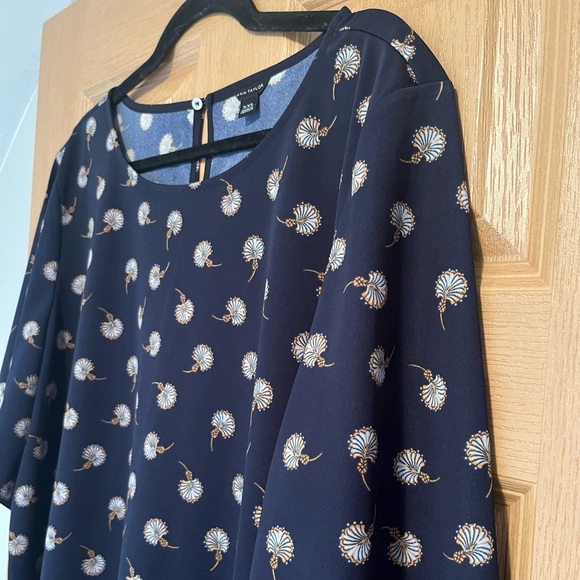 Ann Taylor Flowy Navy Patterned Blouse - Picture 4 of 10